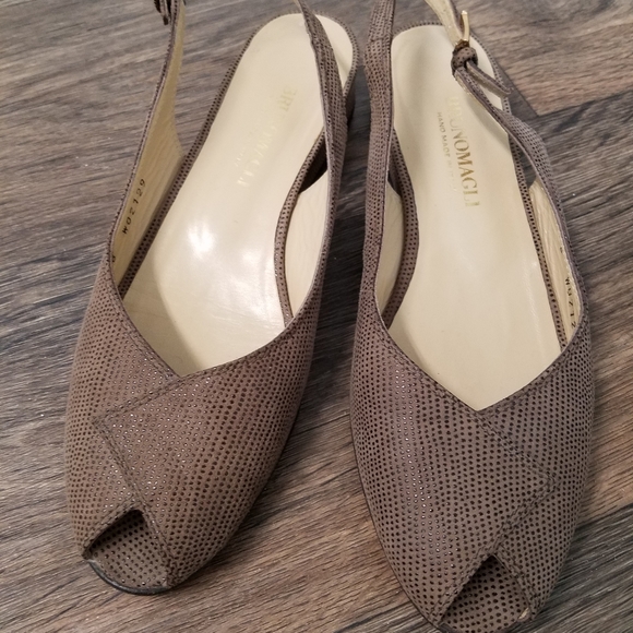 Bruno Magli Shoes - Bruno Magli brown peep toe sandals size 7B